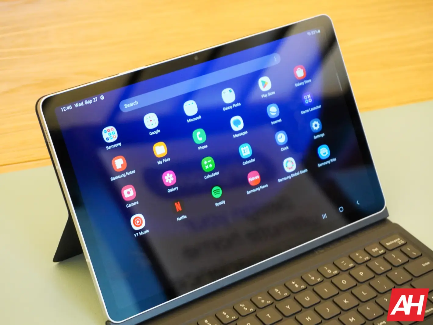 Featured image for Galaxy Tab S9 FE Wi-Fi versions get Android 14 update