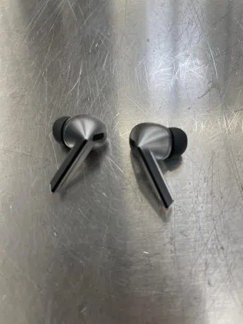 Samsung Galaxy Buds 3 Pro real life photo 6