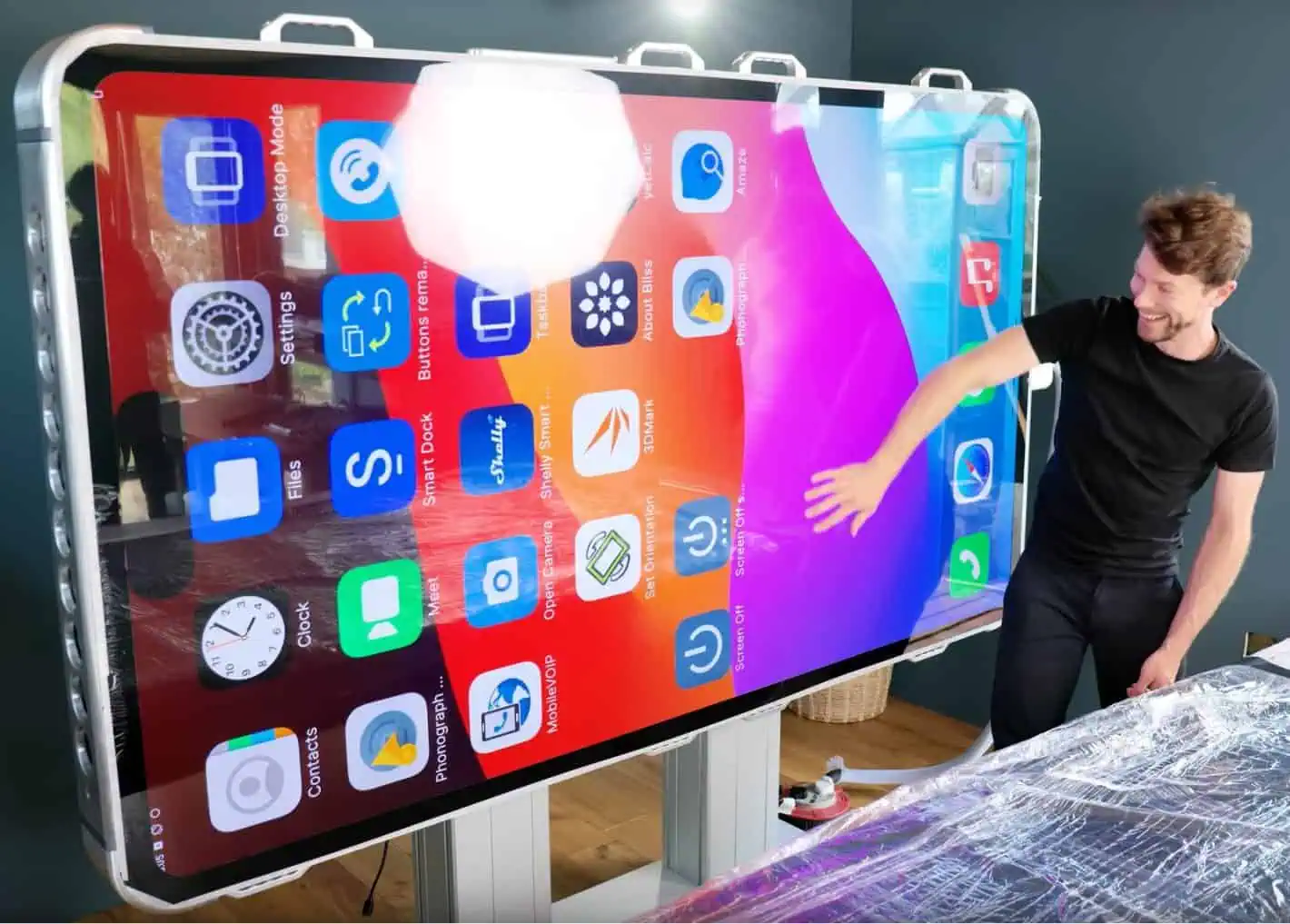 Featured image for YouTubers build largest iPhone 15 Pro Max and set a world record