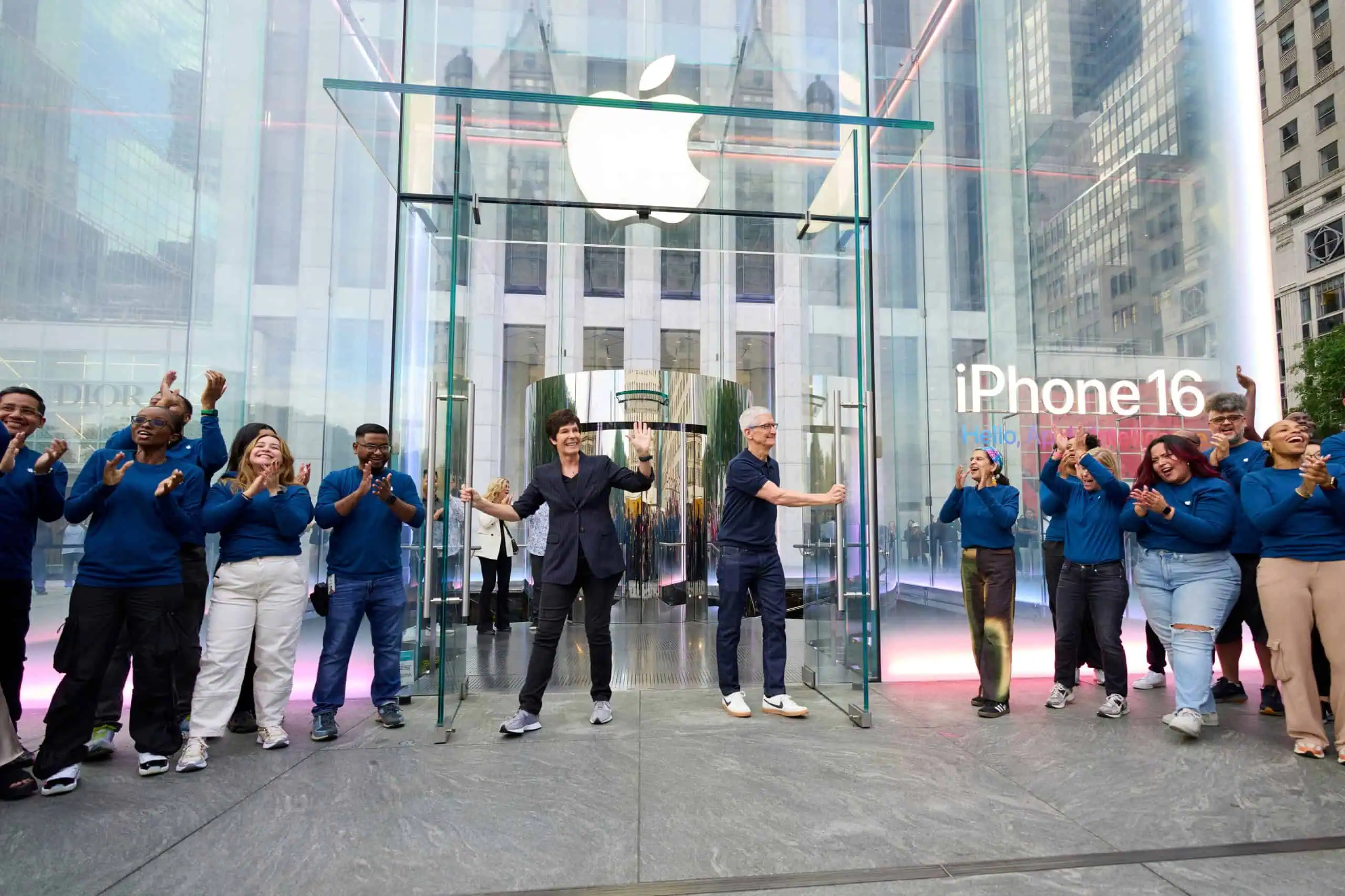 Apple Fifth Avenue New York Deirdre O Brien Tim Cook store queue 240920