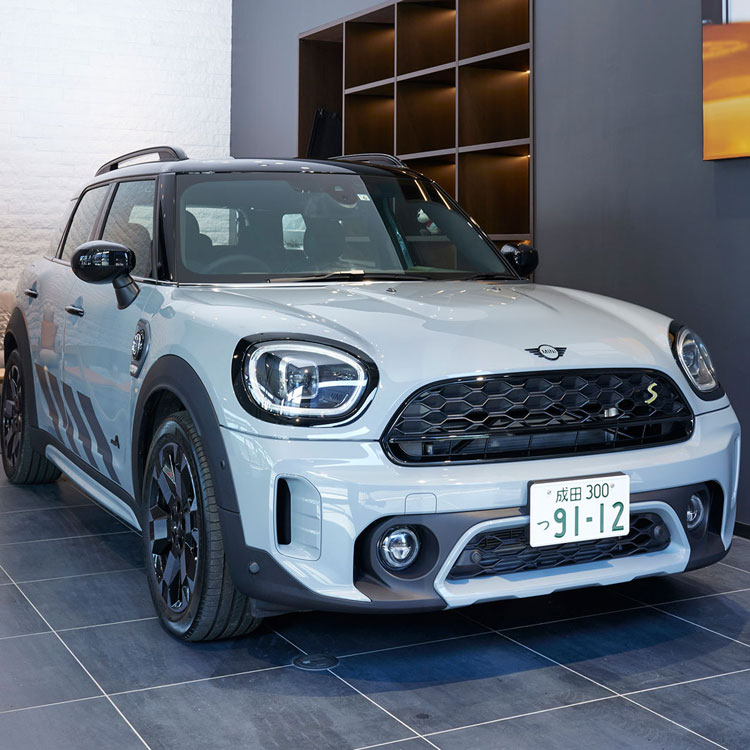 モータージャーナリスト・岡崎五朗さんが迫る、MINI CROSSOVER PHEVの魅力とその可能性