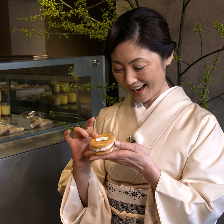 バターサンドは、サクサクのクッキーと軽やかで口溶けの良いバタークリームが絶品© KBS京都／TOKYO MX／BS11