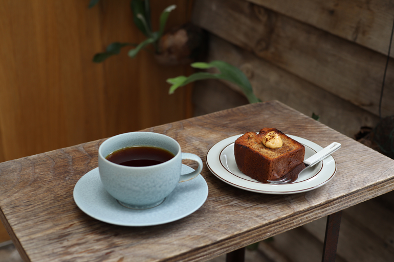 日本のスペシャルティコーヒーを牽引してきた「ONIBUS COFFEE（オニバスコーヒー）中目黒駅前店」（東京・中目黒）