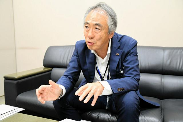 JR東海で「ミスターコムトラック」の異名をとる電気部担当部長の山本博さん=2024年9月5日、東京都千代田区、中村建太撮影