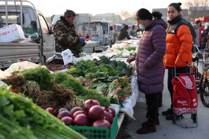 China Sees Deflationary Pressure, Weak Consumer Inflation