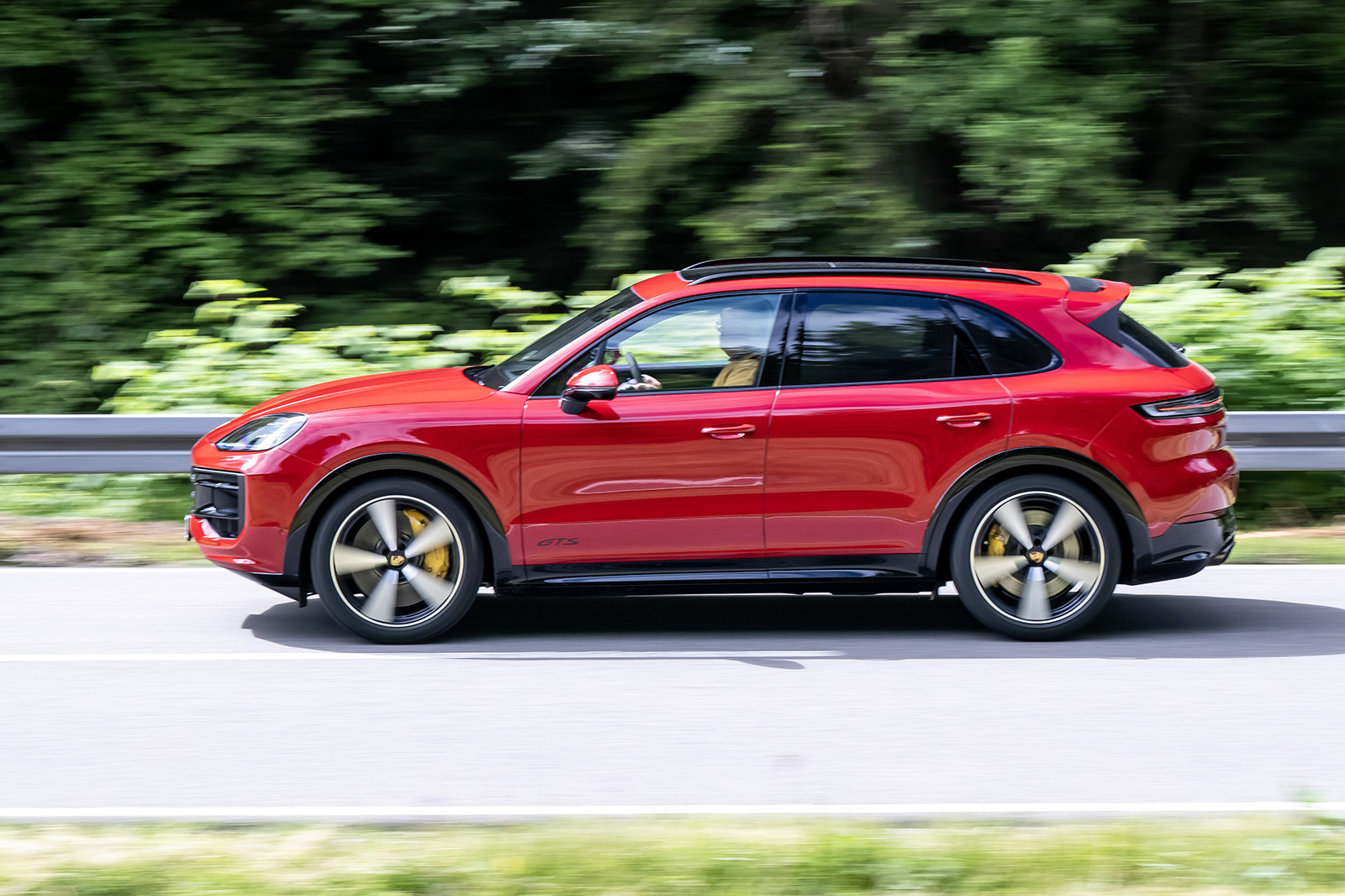 porsche cayenne gts review 2024 02