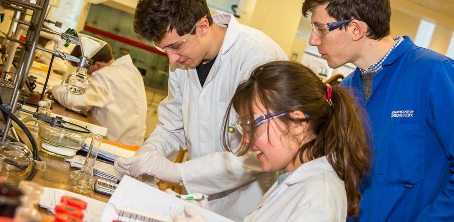 undergrads in lab