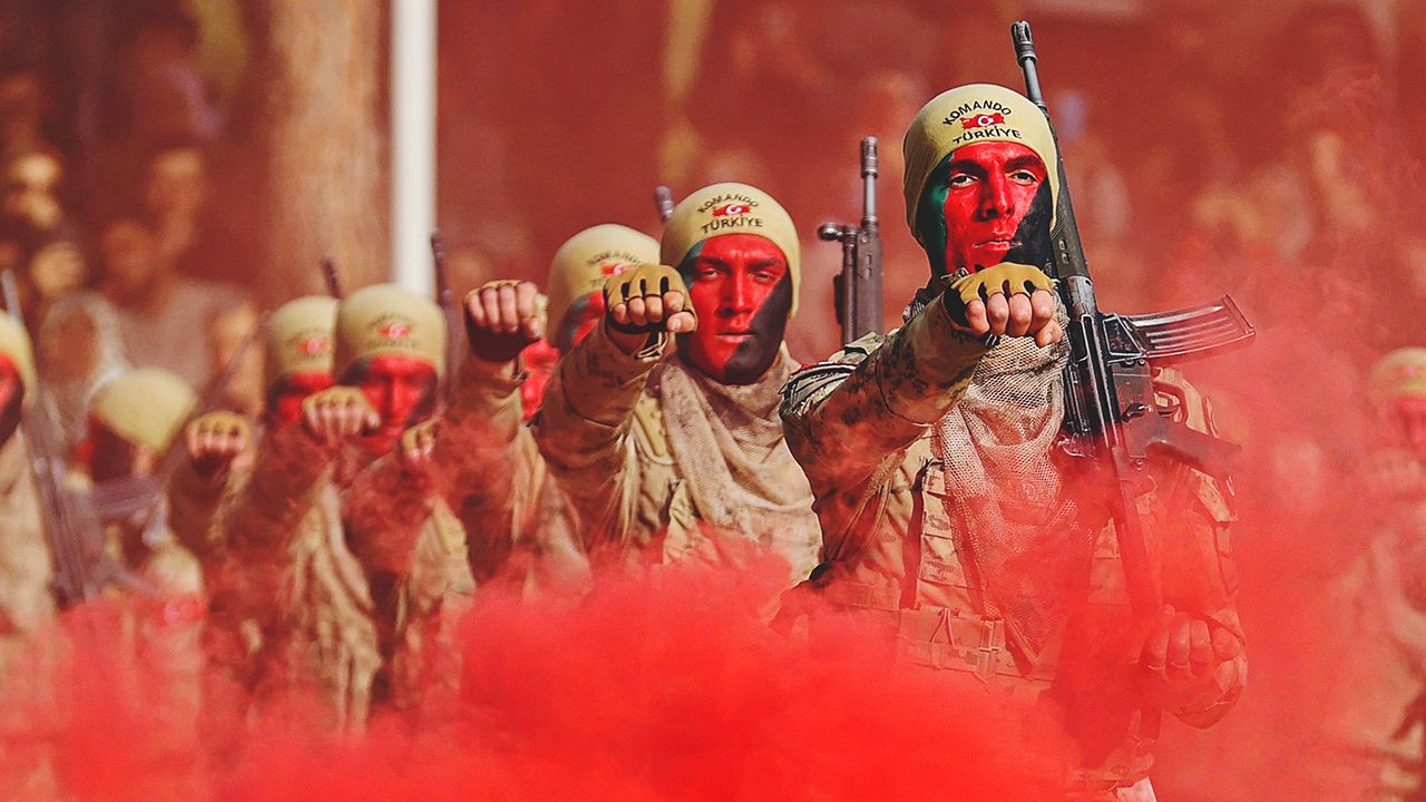 MANISA, TURKIYE - NOVEMBER 18: Turkish soldiers march during the graduation at Kirkagac Commando Training Central Command in Manisa, Turkiye on November 18, 2022. 1728 commandos graduated to be assigned to Gendarmerie and Coast Guard, and Naval Forces Command after their 26-week education. (Photo by Mehmet Emin Menguarslan/Anadolu Agency via Getty Images)