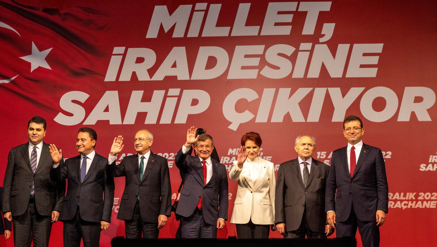 Turkey's main opposition Republican People's Party (CHP) leader Kemal Kilicdaroglu and the other opposition party leaders Ali Babacan of Democracy and Progress Party (DEVA), Gultekin Uysal of Democratic Party (DP), Ahmet Davutoglu of Gelecek (Future) Party, Meral Aksener of IYI (Good) Party, and Sabri Tekir deputy chairman of Saadet (Felecity) Party, pose with Istanbul Mayor Ekrem Imamoglu during a rally to oppose the conviction and political ban of Imamoglu, a popular rival to Recep Tayyip Erdogan, the President of Turkey, in Istanbul, Turkey, December 15, 2022. REUTERS/Umit Bektas