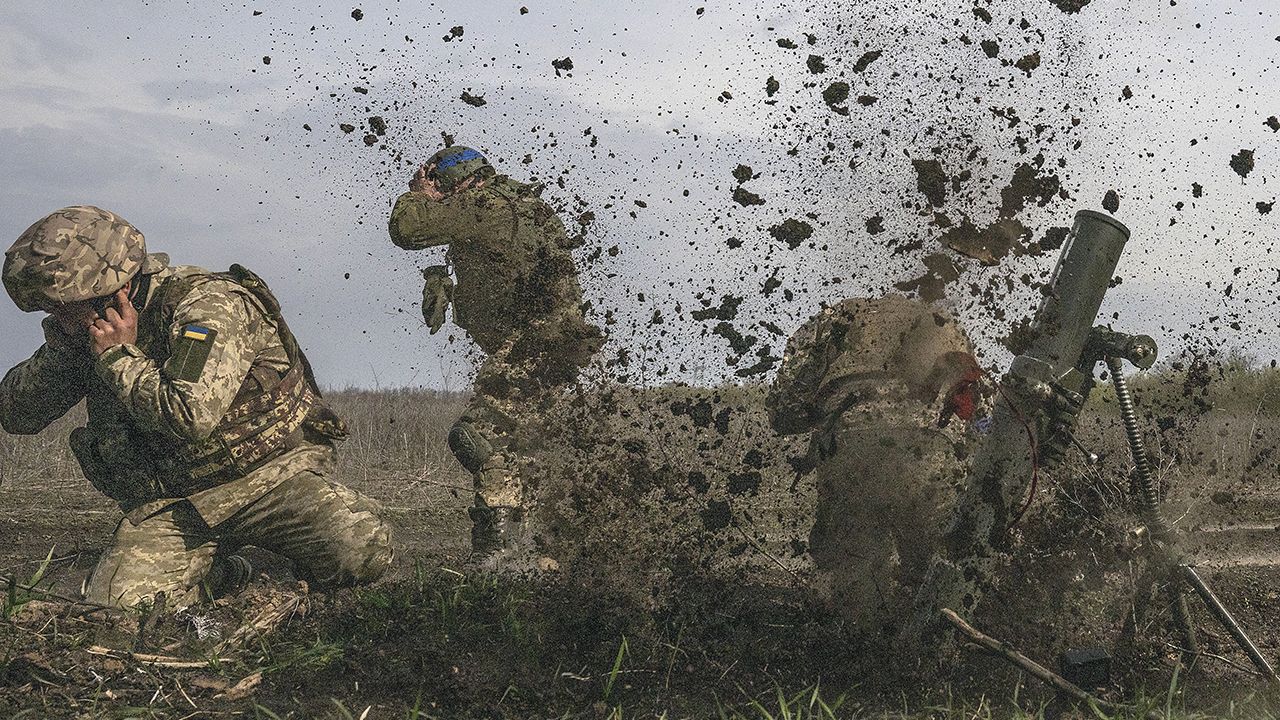 Ukrainian soldiers fire targets on the front line in the direction of the city of Ugledar, Donetsk, Ukraine