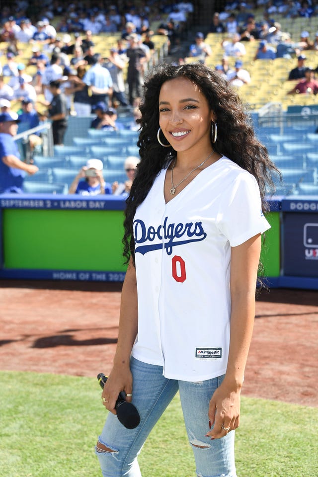 tinashe at dodgers game