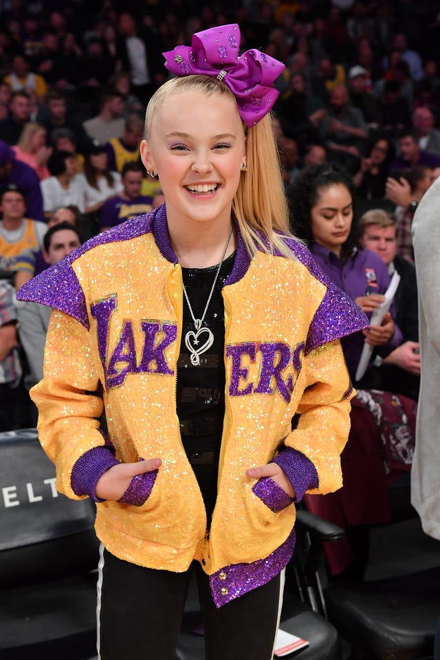 JoJo Siwa at lakers game