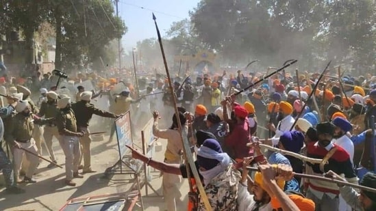 Supporters of 'Waris Punjab De' chief Amritpal Singh protest at Ajnala in Amritsar on Thursday.(Sameer Sehgal/HT Photo)