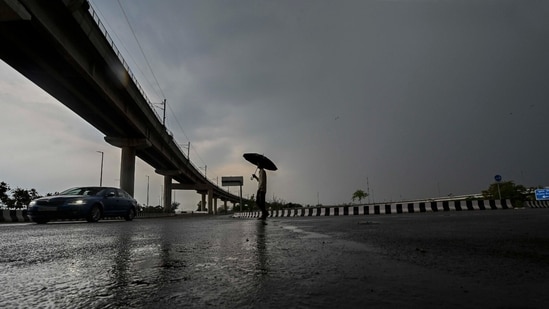 Several parts of Delhi-NCR witnessed a spell of rain coupled with thunderstorms for the second consecutive day on Thursday.(Raj K Raj/ Hindustan Times)