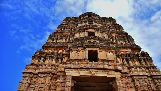 Andhra Pradesh, located in the southeastern part of India, is known for its rich history, culture, and natural beauty. From ancient temples and palaces to scenic beaches and hill stations, Andhra Pradesh has a lot to offer for tourists. In this article, we'll take a look at the top 5 tourist attractions in Andhra Pradesh that you must visit. Whether you're a history buff, a nature lover, or simply looking for a relaxing vacation, these places are sure to leave you mesmerized with their beauty and charm. (Unsplash)