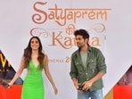 Kiara Advani and Kartik Aaryan's upcoming film Satyaprem Ki Katha has been generating a lot of buzz. On Monday, the actors were seen promoting their movie at an event. Videos and photos of the two were shared on paparazzi and fan pages. Their new song Pasoori Nu came out on Monday. 