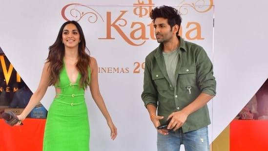 Kiara Advani and Kartik Aaryan's upcoming film Satyaprem Ki Katha has been generating a lot of buzz. On Monday, the actors were seen promoting their movie at an event. Videos and photos of the two were shared on paparazzi and fan pages. Their new song Pasoori Nu came out on Monday. 