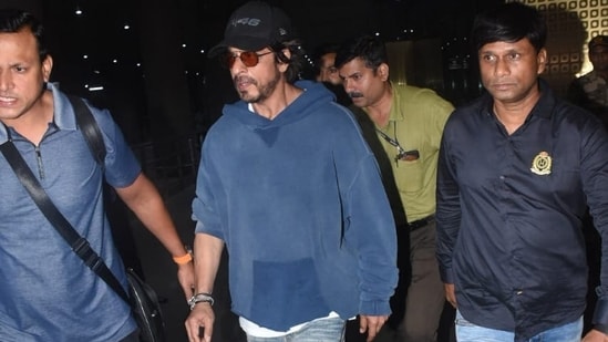 Shah Rukh Khan gave his fans a pleasant surprise as he arrived at the Mumbai airport upon his arrival from Los Angeles amid news of his injury and a minor surgery. His fans were happy to find him hale and hearty. (Varinder Chawla)