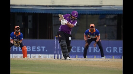 For JK Super Strikers, left-arm spinner Emanjot Chahal bowled well to take three wickets and gave away 10 runs in four overs. Pardeep Grewal took two wickets, leaking 34 runs in four overs. (HT Photo)