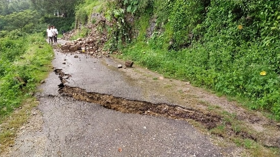 Cracks have developed in the road after heavy rains in Pauri district’s Yamkeshwar area in Uttarakhand. (Hindustan Times)