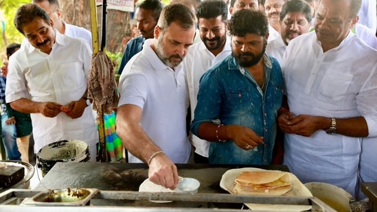 Congress leader Rahul Gandhi on Friday tried his hand at making a dosa at a roadside eatery in Telangana's Jagtial district.(PTI)