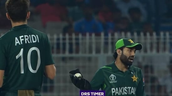 Rizwan asking Taskin before taking a call on DRS