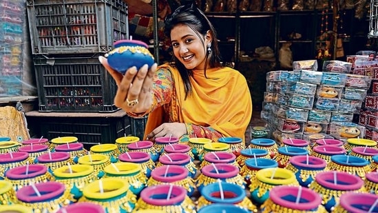 Anjali Arora goes #VocalForLocal as she advocates for buying directly from the artisans. At the Potters’ Lane in Sarojini Market, she bought 100 diyas for her house in Kalkaji.(Photo: Gokul VS/HT)