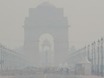 Smog engulfs India Gate in New Delhi on Monday. (PTI)(HT_PRINT)