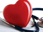 Chest pain and symptoms of a cardiac arrest are severe medical emergencies that require immediate attention. In an interview with Zarafshan Shiraz of HT Lifestyle, Dr Nithin Prakash, Clinical Cardiologist at Altius Hospital, suggested the following tips on what should you do when you experience pain or symptoms of a cardiac arrest - (Shutterstock)