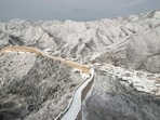 Snow blankets a segment of the Great Wall of China at Shuiguan, north of Beijing, post an overnight snowfall. A cold wave progressing from north to south will further drop temperatures over the weekend.(AFP)