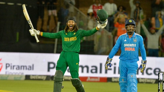 South Africa's Tony de Zorzi (L) celebrates after scoring a century (100 runs) (AFP)