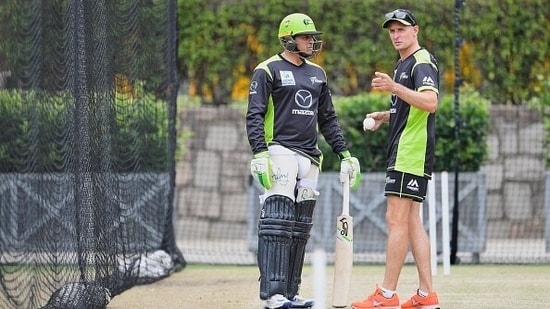 Michael Hussey and Usman Khawaja during the BBL(Getty)