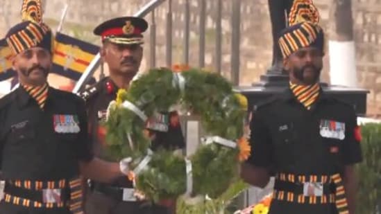 The Army personnel present on the occasion paid their tributes and respect to the soldiers who laid down their lives in service to the nation. (ANI (video screengrab))