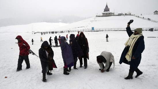 The tourist arrivals to the valley, which usually witness a higher footfall, especially at resorts like Gulmarg, declined in the absence of snow, causing concern for the tourism stakeholders in the valley. (ANI)