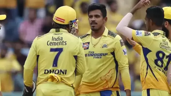 MS Dhoni talks to Maheesh Theekshana during IPL 2023(AP)