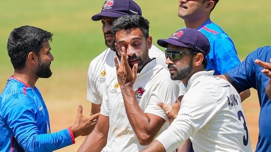 Mumbai's Dhawal Kulkarni gets emotional after taking the match-winning wicket in his last match to win the Ranji Trophy final vs Vidarbha(PTI)