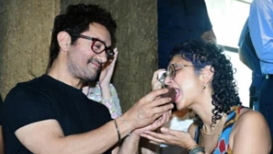 Aamir Khan cuts birthday cake with Kiran Rao