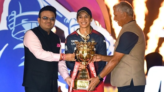 BCCI President Roger Binny and BCCI Secretary, Jay Shah present the WPL 2024 Trophy to the Royal Challengers Bangalore captain Smriti Mandhana(Ishant)