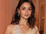 Alia stunned in two looks for the night. The first was a red velvet dress that she paired with a sapphire and diamonds necklace. The second was a white-beige saree that she paired with emrald earrings.