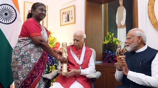 President Droupadi Murmu conferred Bharat Ratna, the country's highest civilian honour, on BJP stalwart and former deputy prime minister L K Advani at his residence in Delhi on Sunday. (ANI)