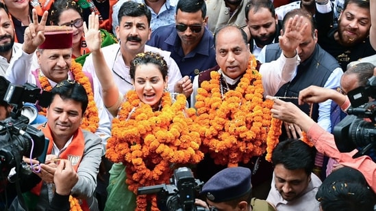 Kangana Ranaut with the Leader of Opposition in Himachal Pradesh Jai Ram Thakur receive a warm welcome at Bhimakali Temple Complex for a party meeting, in Mandi on Monday.(X)