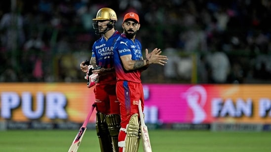 Faf du Plessis (L) and Virat Kohli. (AFP)