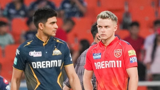 Gujarat Titans' captain Shubman Gill and Punjab Kings' captain Sam Curran during the toss.(PTI)