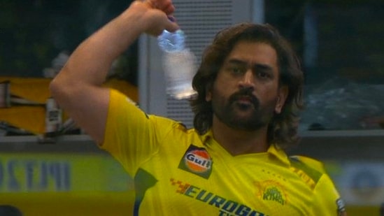 MS Dhoni's reaction towards IPL cameraman during CSK vs LSG