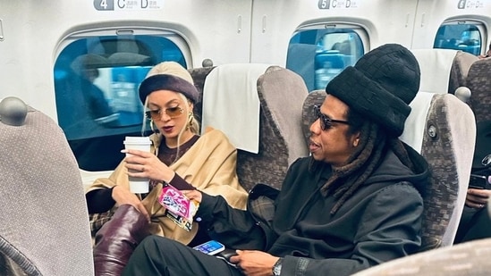 Beyonce and Jay Z are in Japan these days. During their trip, the billionaire couple was spotted using the public transport and shopping at a local grocery store.