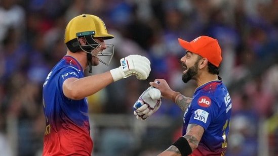 Will Jacks slammed 29 runs in the 16th over, reaching an unbeaten century, smacking 100* off 41 balls. Jacks and Virat Kohli (70*) took RCB to 206/1 in 16 overs, in their chase of 201 runs.(AP)