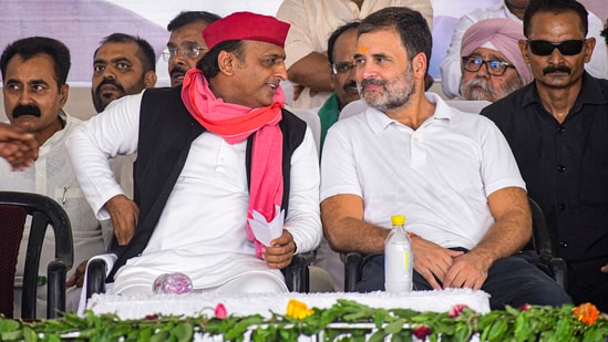 Congress leader Rahul Gandhi with Samajwadi Party (SP) chief and party candidate from Kannauj constituency Akhilesh Yadav during a public meeting, in Amethi, Uttar Pradesh.(PTI)