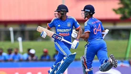 India's Yashasvi Jaiswal (R) and Shubman Gill (L)(AFP)