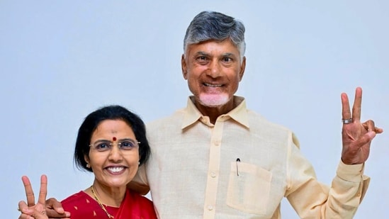 TDP Chief Chandrababu Naidu with wife Nara Bhuvaneshwari celebrates his party's victory in Assembly and Parliamentay polls, at their residence in Undavalli, Amaravati, Tuesday, June 4, 2024.(PTI)
