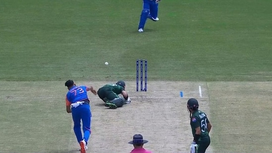 Mohammed Siraj accidentally struck Mohammad Rizwan.(Screengrab)